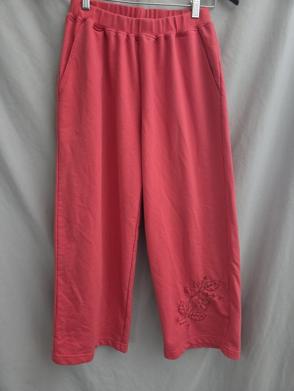 Coral Pull-On Embroidered Capris